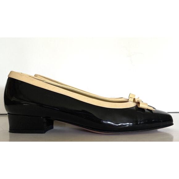 Vintage Bruno Magli Italian Black Cream Patent Leather Bow Flat Pumps - Picture 1 of 9
